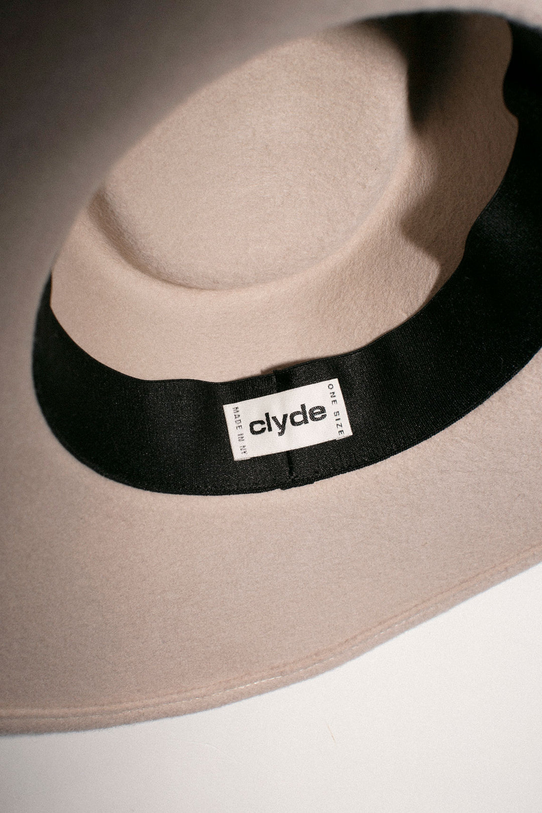 Clyde - Alabaster Dai Hat – BONA DRAG display picture 1