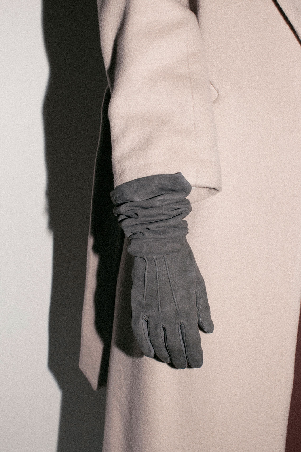 Charcoal Gauntlet Gloves