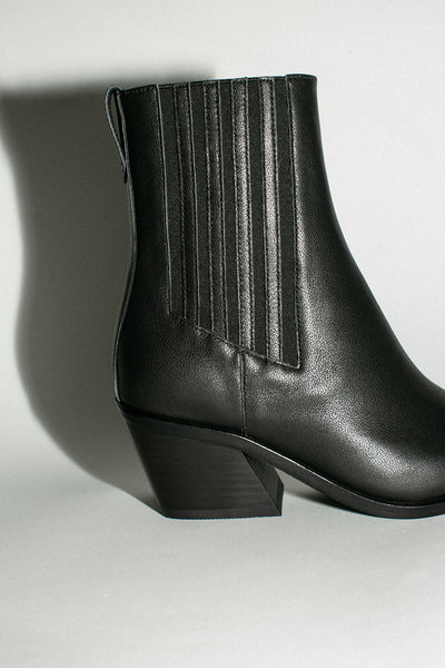 Black Hillary Boot