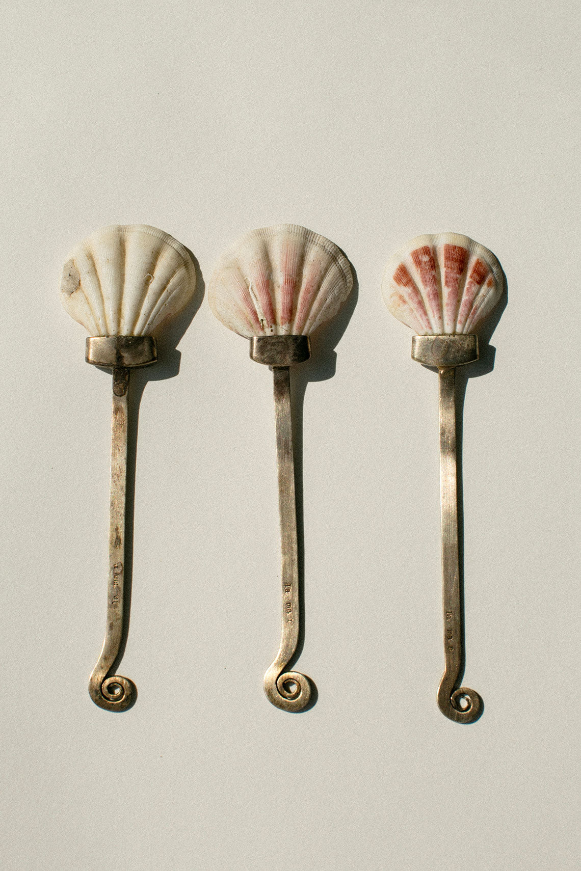 La Ma R - Silver Swirl Shell Spoon – BONA DRAG