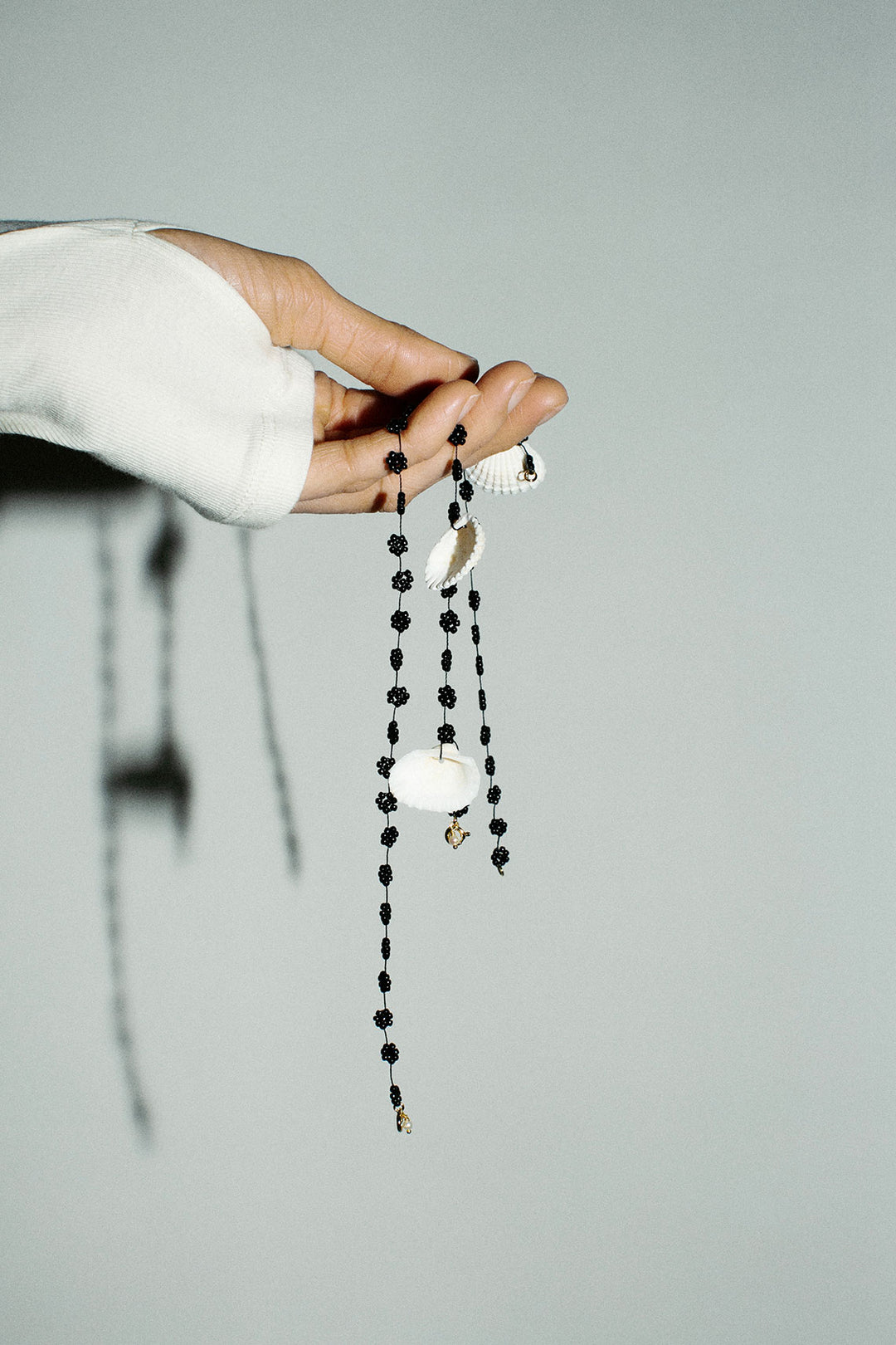 LABRO - Black Flower Necklace – BONA DRAG