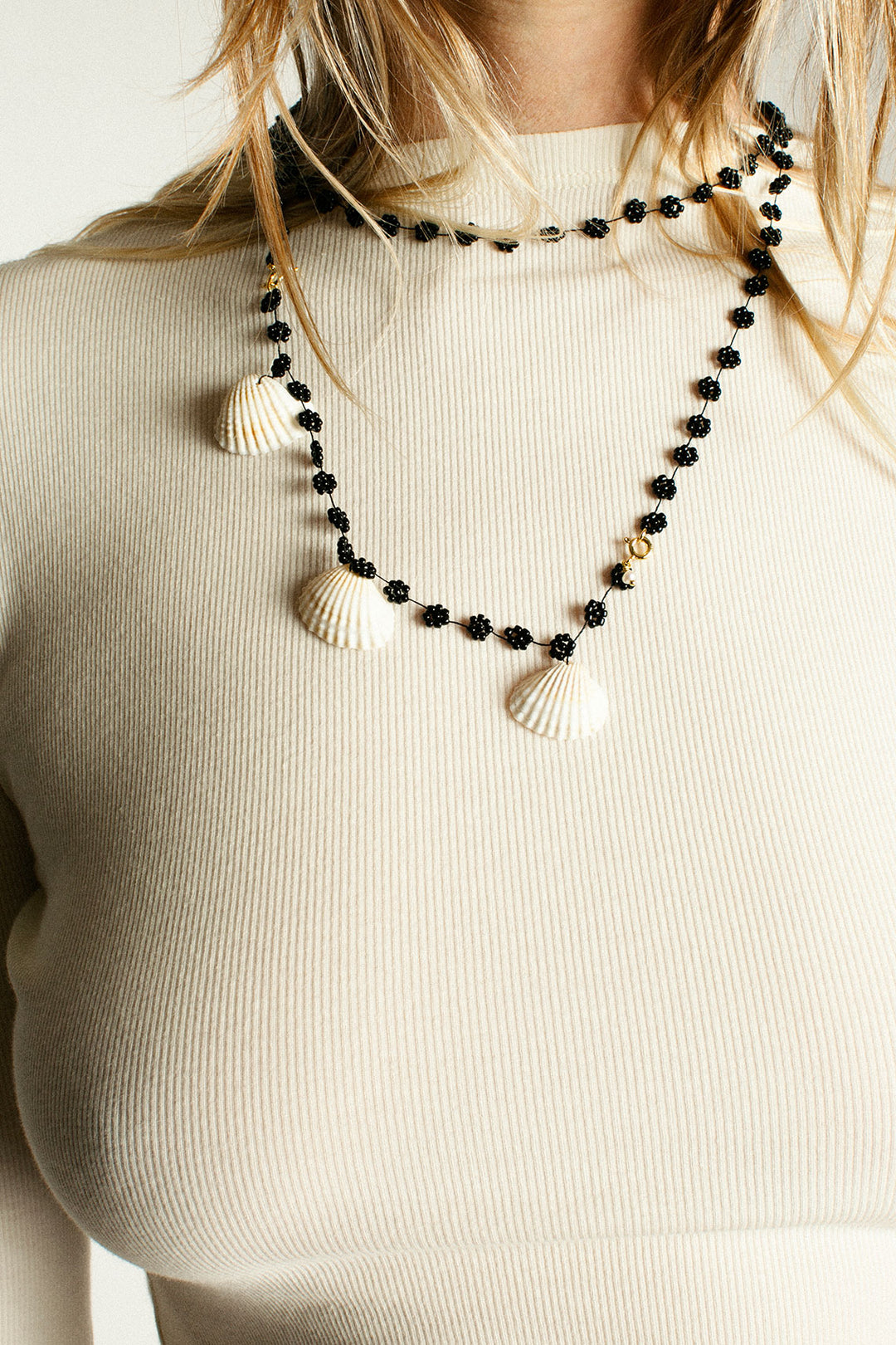 LABONHER ラ・ボナ-ル 18Kベゼル SILVER925 LB-0003 LABRO - Black Flower Necklace – BONA DRAG