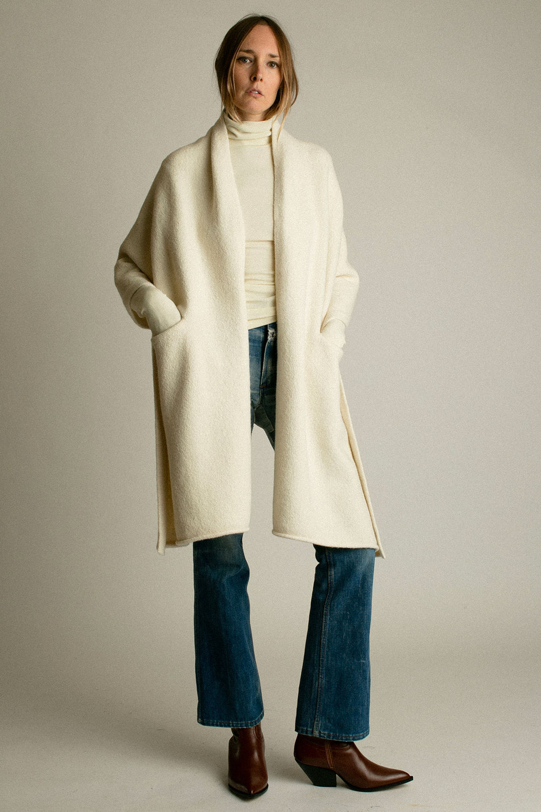 Lauren Manoogian - Raw White U Cape – BONA DRAG