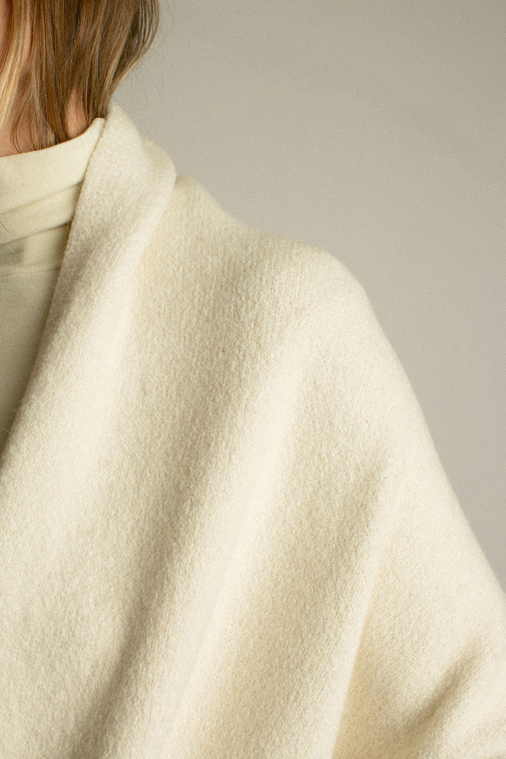 Lauren Manoogian - Raw White U Cape – BONA DRAG