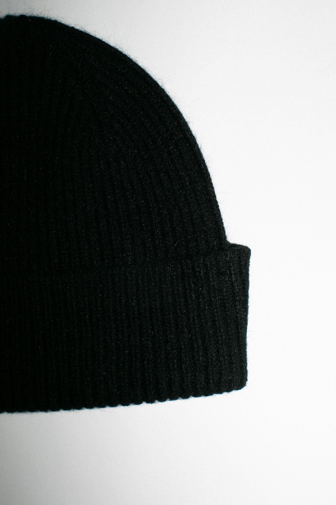 Onyx Cashmere Bea Beanie