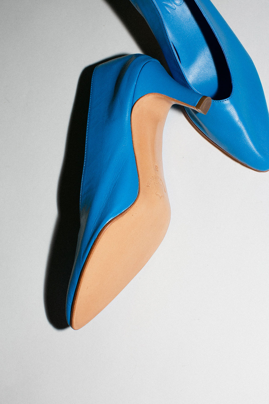 MARTINIANOブルー スリッポンパンプス 39 Martiniano - Olympic Blue Party – BONA DRAG