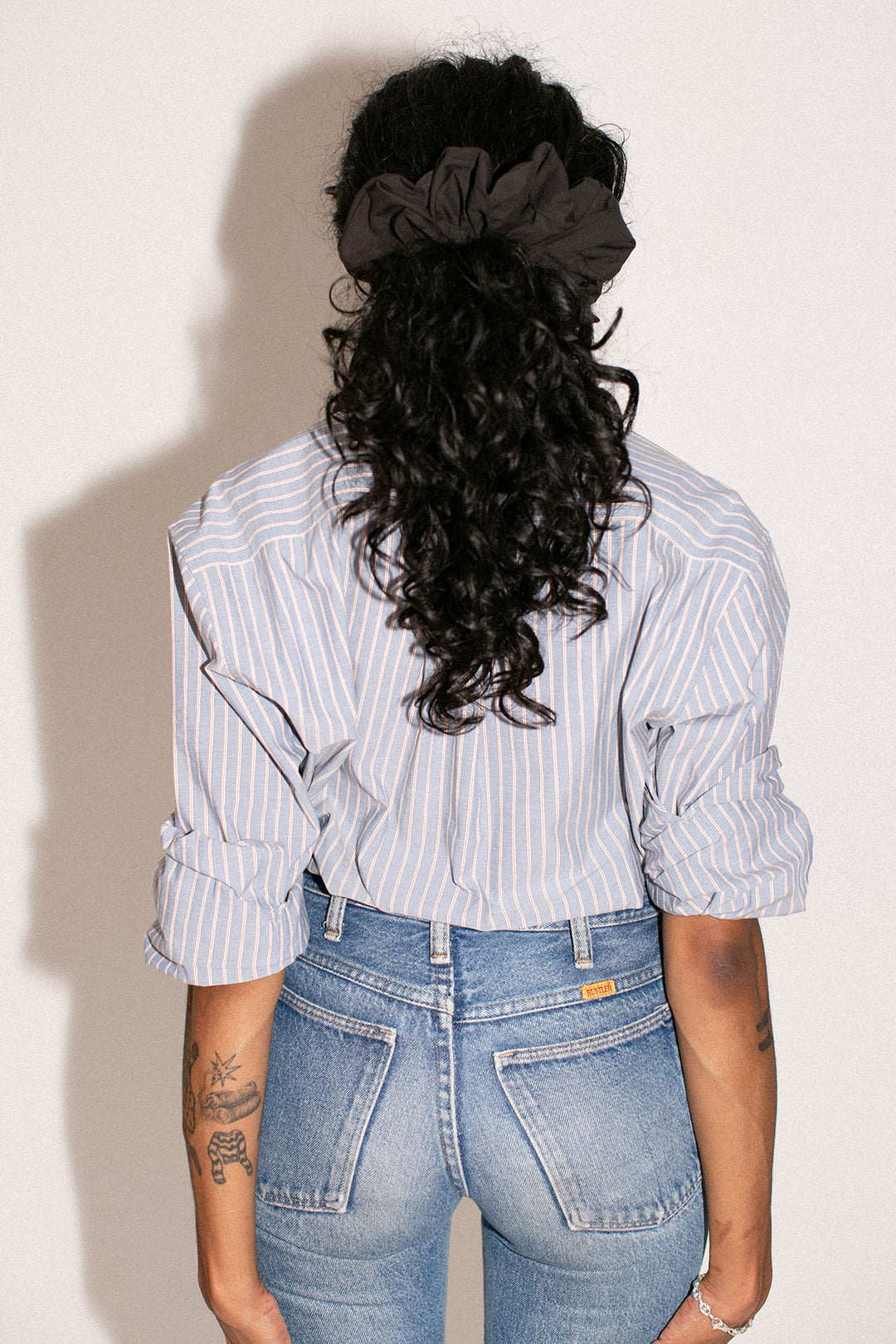 Maryam Nassir Zadeh - Black Camellia Scrunchie – BONA DRAG