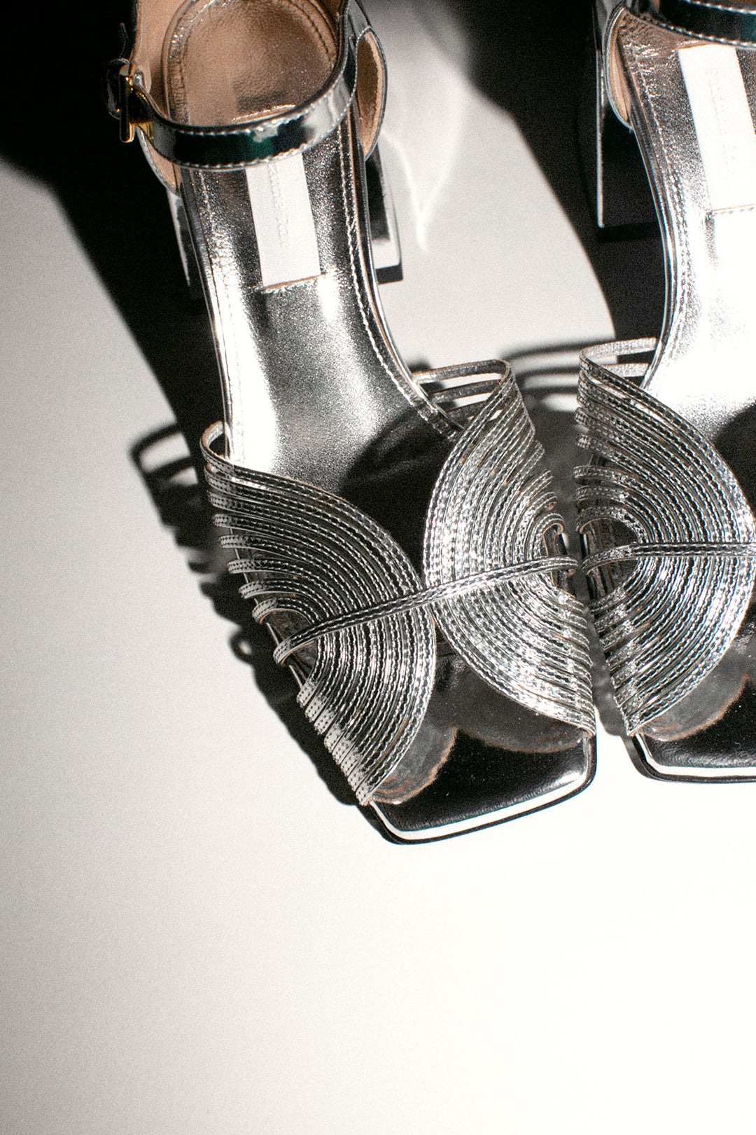 SuzanneRae70sSilverHighHeel_3_