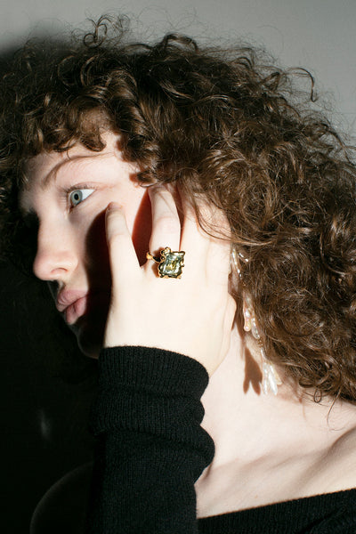 Gold Plate Cornice Ring with Green Amethyst