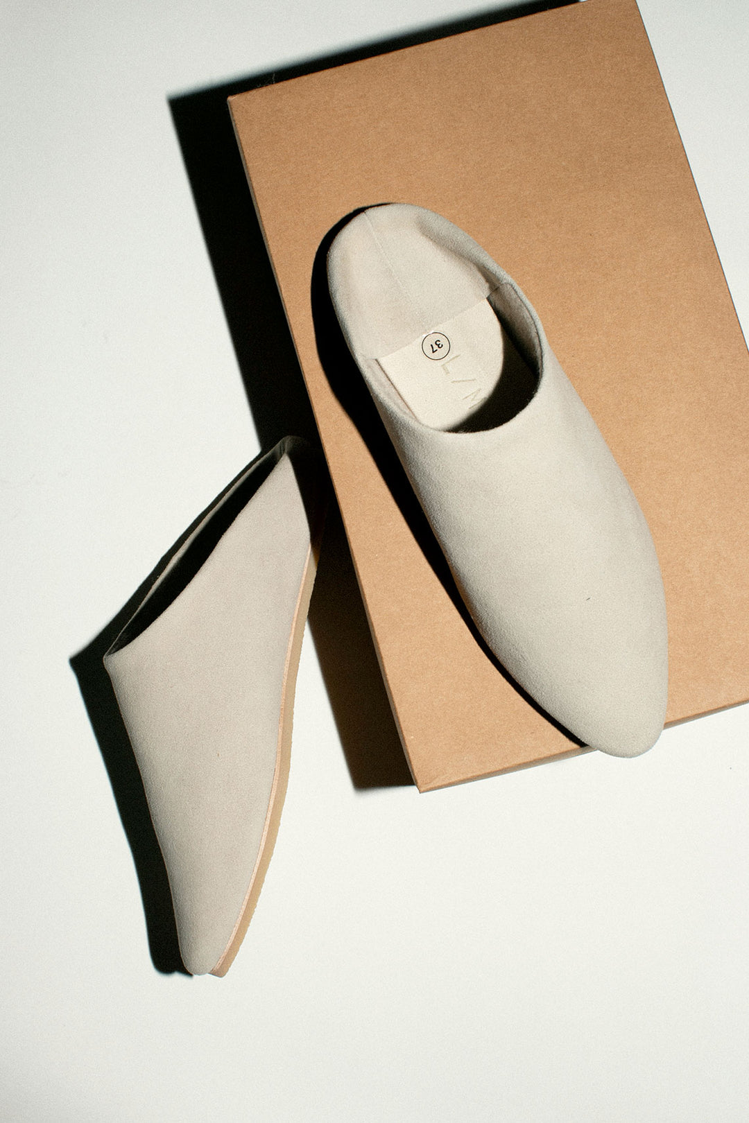 Lauren manoogian DOWEL PUMP 新品 SALE 80% OFF - Lauren Manoogian - Chalk Fold Mule – BONA DRAG