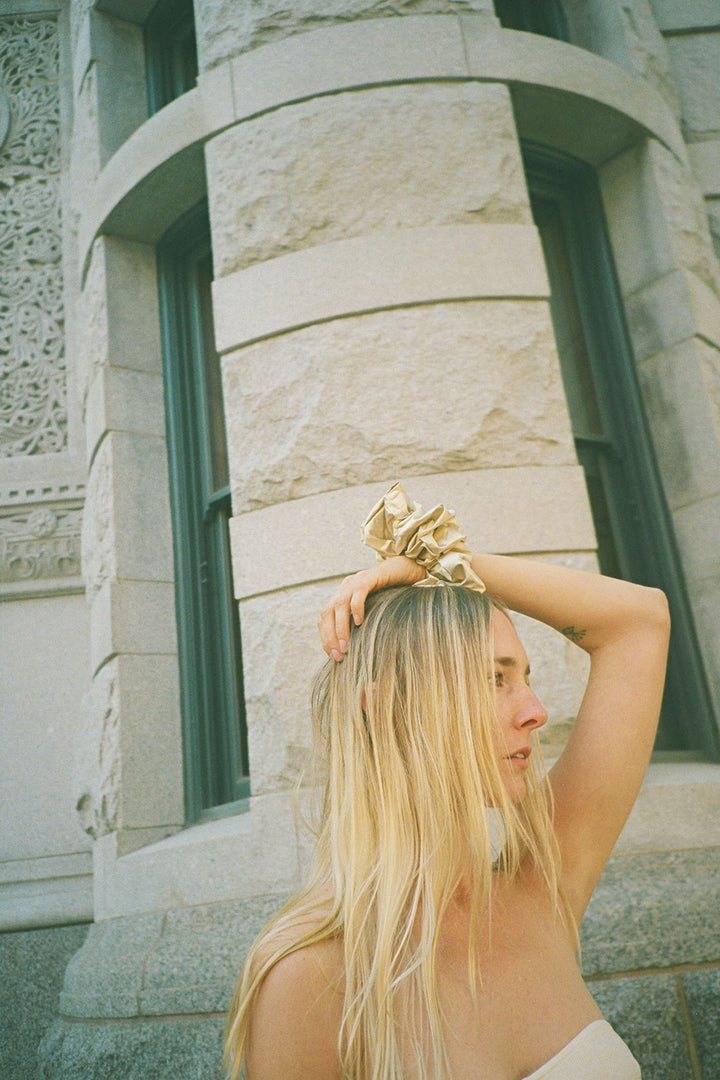 Maryam Nassir Zadeh - Bloom Silk Camellia Scrunchie – BONA DRAG display picture 1