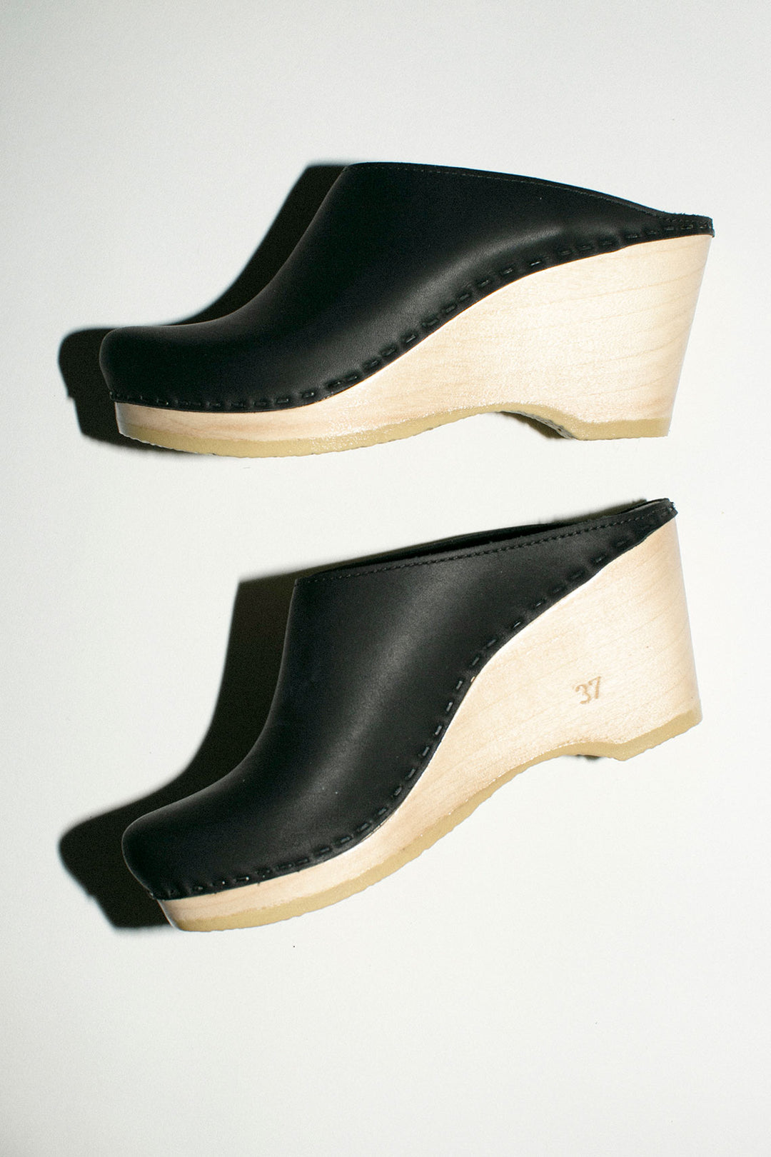 No 6 black clogs online