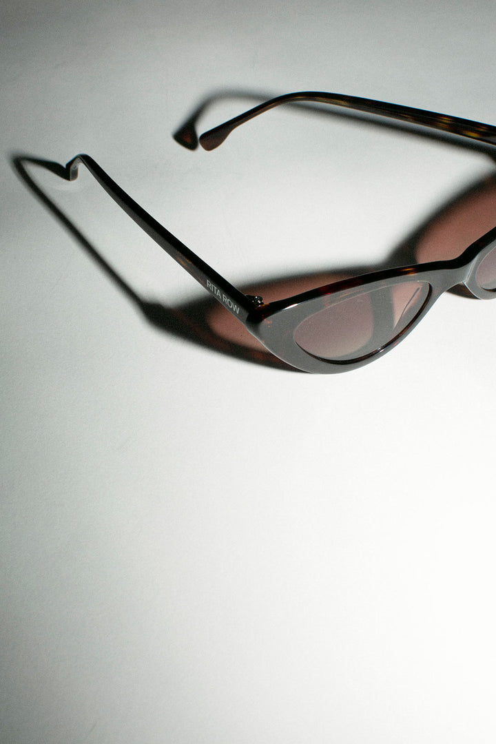 RITA ROW キャットアイ サングラス Rita Row - Fagus Cateye Sunnies – BONA DRAG